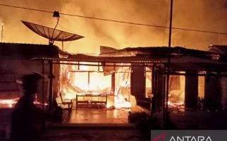 Kebakaran Rumah Saat Pemiliknya Sahur, Mencekam - JPNN.com