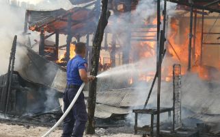 Kebakaran Hebat di Medan, 41 Rumah Ludes Terbakar - JPNN.com