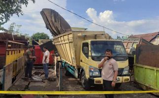 Truk Meledak saat Dimodifikasi, Sopir Terpental Sejauh 50 Meter, Tubuh Korban Setengah Hancur - JPNN.com