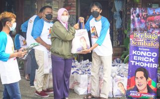 Bantu Masyarakat Kecil, Relawan Erick Thohir Malang Raya Bagikan Paket Sembako - JPNN.com