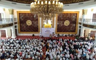 ABT Travel dan MIW Berbagi Kebahagiaan Kepada 1.500 Anak Yatim - JPNN.com