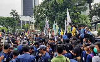 Sempat Ditutup karena Ada Demo Mahasiswa, Jalan Gatot Subroto Dibuka Lagi - JPNN.com