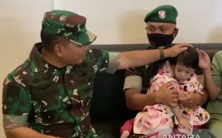 Operasi Pemisahan Kembar Siam Anak Prajurit Sukses, TNI AD Bersyukur - JPNN.com