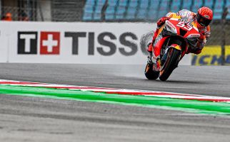 Bendera Merah! Motor Marquez Terbakar di Q2 MotoGP Italia - JPNN.com