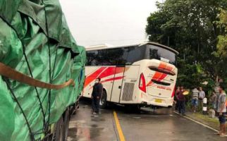 Detik-Detik Kecelakaan 2 Bus Tabrakan di Purworejo, 1 Sopir Tewas - JPNN.com