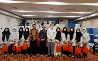 Peradi Jakbar Bagikan Bingkisan dan Santunan Kepada Puluhan Anak Yatim Piatu - JPNN.com