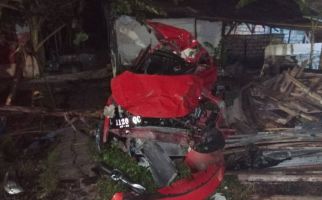 Honda Jazz Vs Kereta Api, Innalillahi, Ada Mayat Menggelantung di Jendela Mobil - JPNN.com