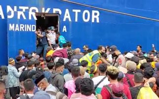 Pemudik di Pelabuhan Samarinda Membeludak, KSOP Kerahkan Kapal Tambahan - JPNN.com