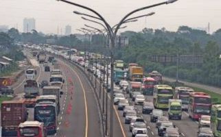 One Way Disetop di Tol Japek, Polri Kembali Terapkan Contraflow, Ini Titiknya - JPNN.com