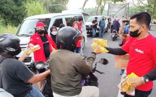 Laskar Ngawi & Agung Intiland Berbagi Minyak Goreng - JPNN.com
