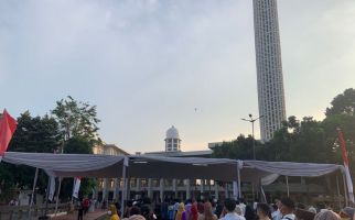 Masjid Istiqlal Penuh, Warga Sudah Berdatangan Sebelum Subuh - JPNN.com