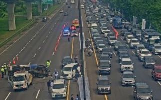 Pukul 09.32, Arus Lalu Lintas Tol Jakarta-Cikampek Padat 19 Kilometer, Begini Kondisinya - JPNN.com