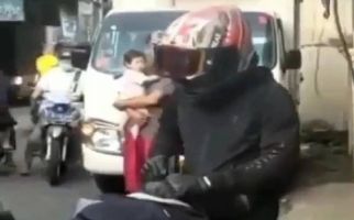Pemotor Ini Keluarkan Pistol saat Ribut di Jalan, Siapa Dia? - JPNN.com