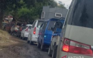 Cerita Pengendara Terjebak Macet Berjam-jam di Jalur Wisata Garut - JPNN.com