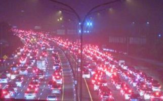 Penampakan One Way Tol Jakarta-Cikampek Malam Ini, Lihat Fotonya, Bikin Merinding - JPNN.com