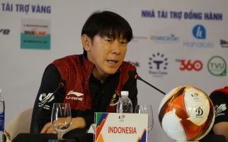 Respons Shin Tae Yong saat Ketum PSSI Sambut Kedatangan Timnas Indonesia - JPNN.com