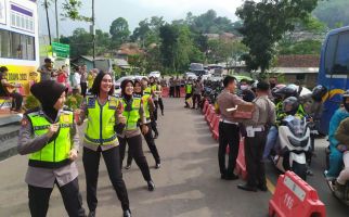 Aksi Polwan di Bandung Ini Tak Biasa, Lihat - JPNN.com
