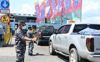 TNI AL Kerahkan Prajurit dan KAL di Pelabuhan Ketapang, Wow - JPNN.com