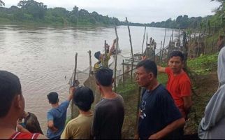 Bocah 3 Tahun Hanyut di Sungai Musi, Diduga Terlepas saat Dimandikan Orang Tua - JPNN.com