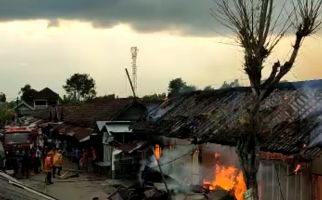 Kebakaran Melanda Pasar Purwokerto di Kediri, 8 Lapak Pedagang Ludes - JPNN.com