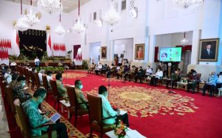 Presiden Jokowi Panggil Seluruh Menterinya ke Istana, Ada Kata Tolong - JPNN.com