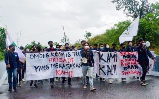 Gelar Demo, Mahasiswa ITK Menuntut Prof Budi Santoso Mengundurkan Diri sebagai Rektor - JPNN.com