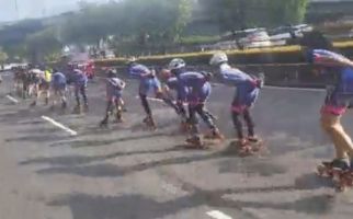 Viral Aksi Pemain Sepatu Roda di Jalan Raya, Polisi Garap Perserosi - JPNN.com