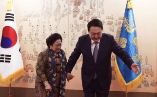 Hari Masih Pagi, Yoon Seok Menggandeng Tangan Megawati - JPNN.com