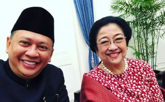 Bamsoet Apresiasi Megawati Terima Gelar Profesor Kehormatan dari SIA - JPNN.com