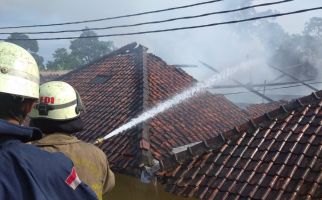Rumah dan 3 Motor di Tangerang Ludes Terbakar, Ini Penyebabnya - JPNN.com