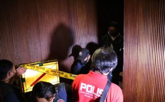 Malam-Malam Anak Buah AKBP Dony Masuk ke Bar, Lihat Apa yang Terjadi - JPNN.com