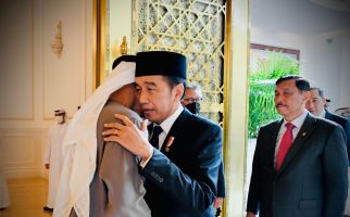 Dari AS, Jokowi Tak Langsung Pulang, Lihat Siapa Pria Beserban Dipeluknya? - JPNN.com