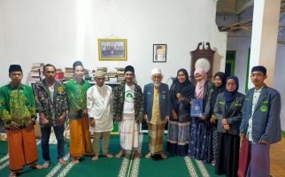 Santri Dukung Ganjar Sowan ke Ulama Besar di Banten Untuk Tabaruk - JPNN.com