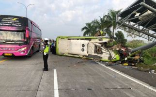 Kurang dari 24 Jam, Jasa Raharja Serahkan Santunan Kepada Korban Kecelakaan Bus di Tol Mojokerto - JPNN.com