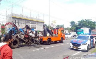 Trailer vs Mobil Boks di Boyolali, Ayah dan Anak Tewas Mengenaskan - JPNN.com