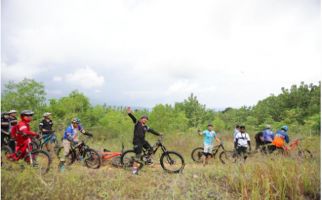 Lihat, Ibas Menjajal Sepeda Gunung di Benteng Bukit Lodenok - JPNN.com