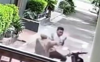 Viral Kakek Imron Gagalkan Aksi Pencuri Motor, Lihat, Pelaku Ditonjok - JPNN.com