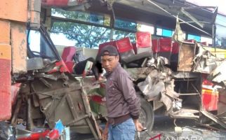 Braak! Bus Sarat Penumpang Tabrak Truk di Jalan Lingkar Pati, Innalillahi - JPNN.com