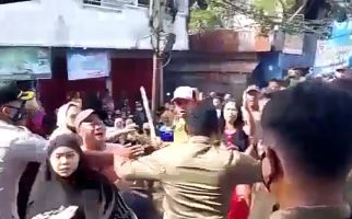 Pedagang Serang Satpol PP Pakai Parang, Wali Kota Samarinda Bilang Begini - JPNN.com
