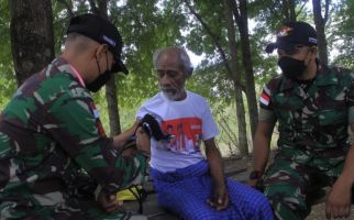Warga Perbatasan: Kami Lebih Memilih Berobat di Pos Satgas dan Dilayani TNI - JPNN.com