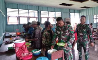 Prajurit TNI Ajak Warga Perbatasan Lakukan Ini, Kepala Kampung: Terima Kasih - JPNN.com