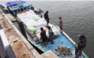 Tengah Malam, TNI AL Mendeteksi Aktivitas Ilegal Satu Kapal dari Malaysia, Tidak Ada Ampun - JPNN.com