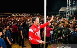 Presiden Jokowi Menghabiskan Malam Terakhir di NTT Bersama Slank dan Kla Project - JPNN.com