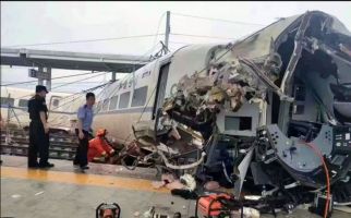 Kereta Cepat China Meluncur ke Luar Rel, 8 Orang Jadi Korban - JPNN.com