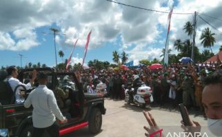 Jokowi ke Wakatobi, Lihat Tuh Kendaraan yang Dinaiki, Hatmawati Terharu - JPNN.com