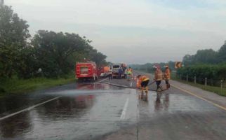 Kecelakaan Mengerikan di Tol Cipali, Mobil Terbakar, 3 Orang Tewas - JPNN.com