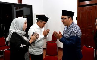 Takziah ke Kediaman Ridwan Kamil, Sekjen Gerindra Bawa Pesan Prabowo - JPNN.com