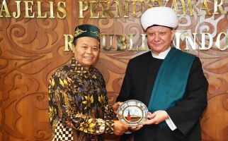 Ustaz Hidayat Nur Wahid Didatangi Pemberi Fatwa dari Rusia, Ada Urusan Apa? - JPNN.com