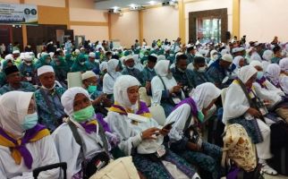 Sudah Sempat Duduk di Kursi Pesawat, Seorang Jemaah Calon Haji Asal Labuhanbatu Gagal Berangkat - JPNN.com