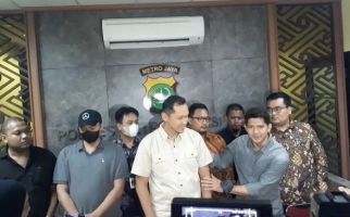 Seusai Diperiksa, Iko Uwais Minta Maaf Kepada Kompol Ivan, Lihat Tangannya - JPNN.com